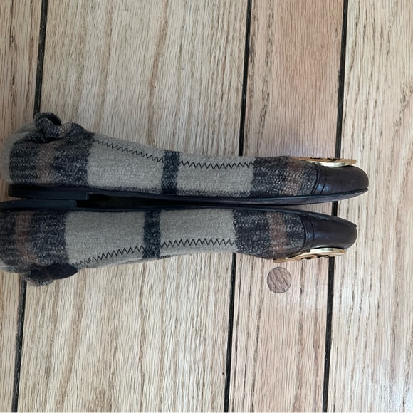 Tory Burch Women's Plaid Flats with Gold Logo shoes - Picture 8 of 13